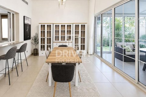 Villa in Nadd Al Sheba, Dubai 4 bedrooms, 469.9 sq.m. № 138874 - photo 3