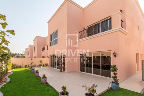 Villa in Nadd Al Sheba, Dubai 4 bedrooms, 469.9 sq.m. № 138874 - photo 26