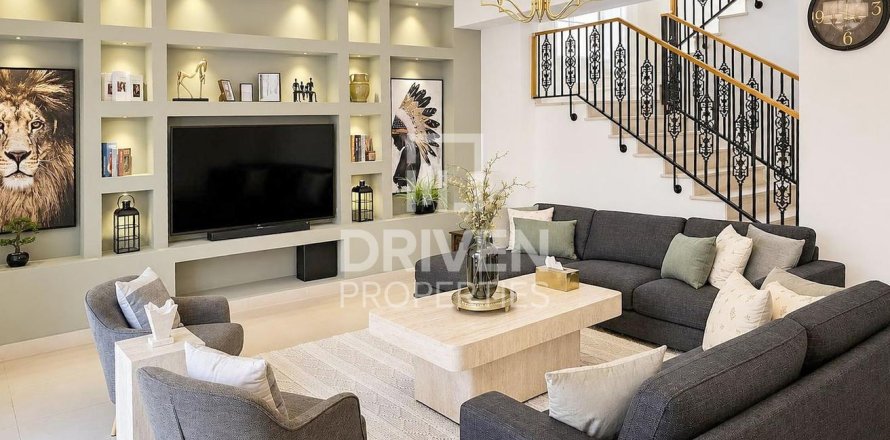 Villa in Nadd Al Sheba, Dubai 4 bedrooms, 469.9 sq.m. № 138874
