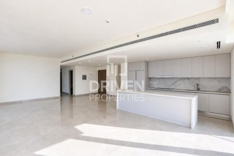 Apartment in EMAAR Beachfront, Dubai Harbour, Dubai 4 bedrooms, 286.51 sq.m. № 138875 - photo 8