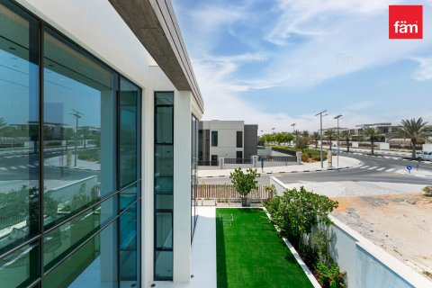 Villa in Al Furjan, Dubai 5 bedrooms, 610.6 sq.m. № 133235 - photo 19