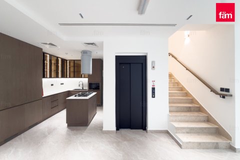 Снять в аренду таунхаус в Дубае: 4 спальни, 201.9м², № 90288 - фото 17