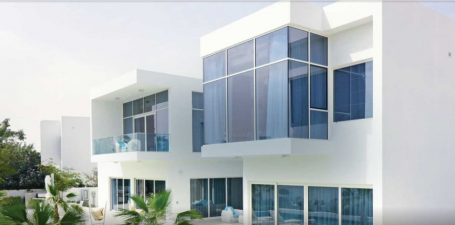Villa en Dubai, 4 dormitorios, 589 m², № 54736