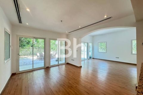 Villa in Jumeirah Village Triangle, Dubai 2 bedrooms, 708 sq.m. № 57659 - photo 1