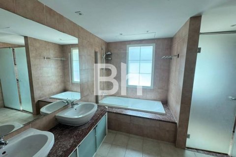 Villa in Jumeirah Village Triangle, Dubai 2 bedrooms, 708 sq.m. № 57659 - photo 2