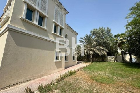 Villa in Jumeirah Village Triangle, Dubai 2 bedrooms, 708 sq.m. № 57659 - photo 3