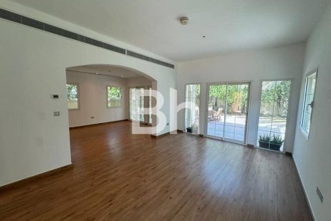 Villa in Jumeirah Village Triangle, Dubai 2 bedrooms, 708 sq.m. № 57659 - photo 12