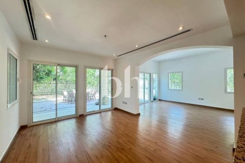 Villa en Jumeirah Village Triangle, Dubai, 2 dormitorios, 708 m², № 57659 - foto 1