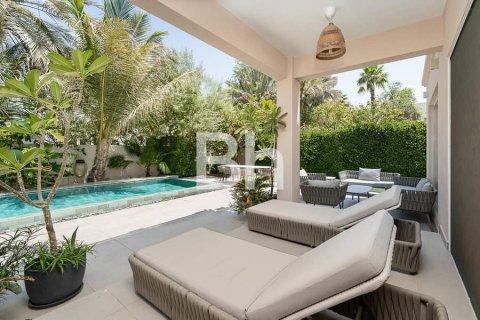 Villa en The Lakes, Dubai, 3 dormitorios, 570 m², № 57661 - foto 2