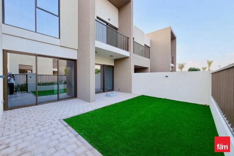 Снять в аренду таунхаус в Дубае: 3 спальни, 161.1м², № 67449 - фото 2