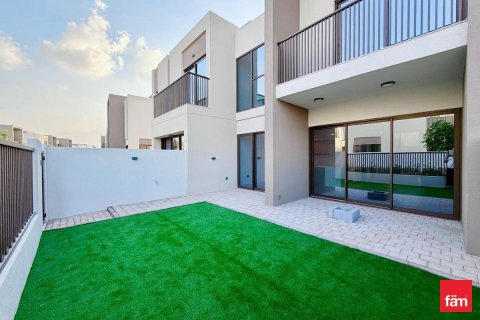 Снять в аренду таунхаус в Дубае: 3 спальни, 161.1м², № 67449 - фото 1