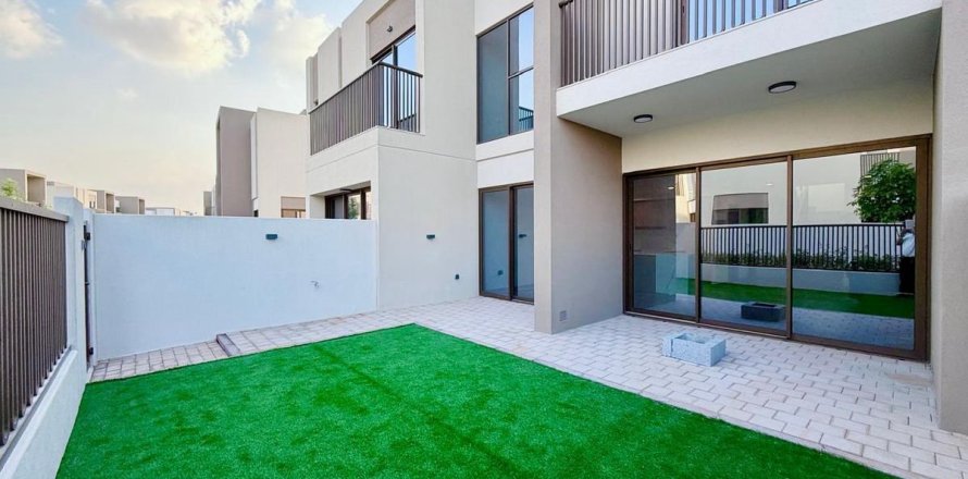 Таунхаус в Дубае, 3 спальни, 161.1м², № 67449