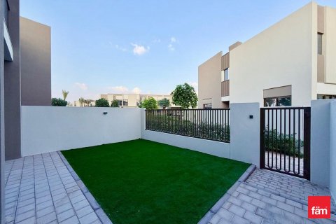 Снять в аренду таунхаус в Дубае: 3 спальни, 161.1м², № 67449 - фото 4