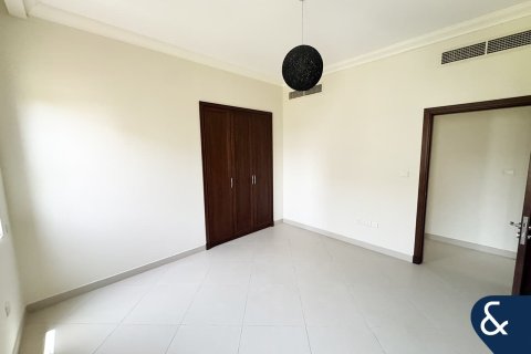 Villa in Arabian Ranches 2, Dubai 6 bedrooms, 558 sq.m. № 76221 - photo 20