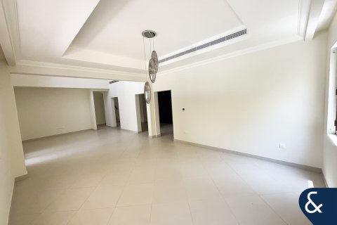 Villa in Arabian Ranches 2, Dubai 6 bedrooms, 558 sq.m. № 76221 - photo 17