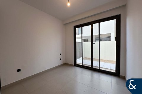 Townhouse in Aura, Tilal Al Ghaf, Dubai 4 bedrooms, 227 sq.m. № 76222 - photo 15