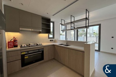 Townhouse in Aura, Tilal Al Ghaf, Dubai 4 bedrooms, 227 sq.m. № 76222 - photo 16