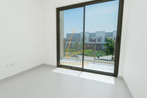 Снять в аренду виллу в Dubai South (Dubai World Central), Дубай: 3 спальни, 151м², № 70986 - фото 8