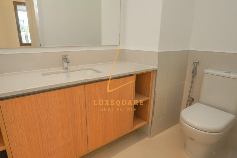 Снять в аренду виллу в Dubai South (Dubai World Central), Дубай: 3 спальни, 151м², № 70986 - фото 16