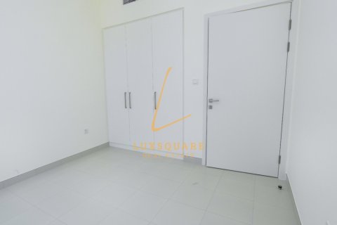 Снять в аренду виллу в Dubai South (Dubai World Central), Дубай: 3 спальни, 151м², № 70986 - фото 11