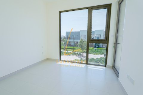 Снять в аренду виллу в Dubai South (Dubai World Central), Дубай: 3 спальни, 151м², № 70986 - фото 10