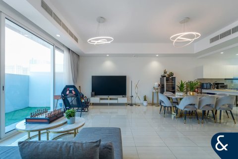 Villa in Victory Heights, Dubai Sports City, Dubai 4 bedrooms, 173 sq.m. № 76558 - photo 4