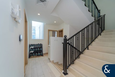 Villa in Victory Heights, Dubai Sports City, Dubai 4 bedrooms, 173 sq.m. № 76558 - photo 10