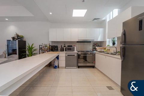 Villa in Victory Heights, Dubai Sports City, Dubai 4 bedrooms, 173 sq.m. № 76558 - photo 7