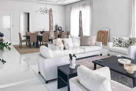 Villa in Umm Suqeim, Dubai 7 bedrooms, 743 sq.m. № 21186 - photo 5