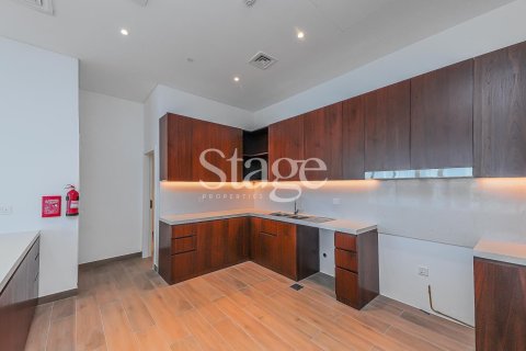 Duplex in Dubai 6 bedrooms, 753 sq.m. № 122163 - photo 13