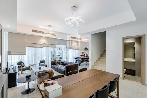 Maison de ville à Victory Heights, Dubai Sports City, Dubai, 4 chambres, 157.1 m², № 138245