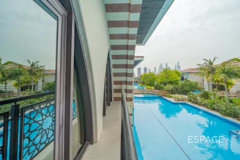 Villa in Palm Jumeirah, Dubai 4 bedrooms, 369 sq.m. № 122843