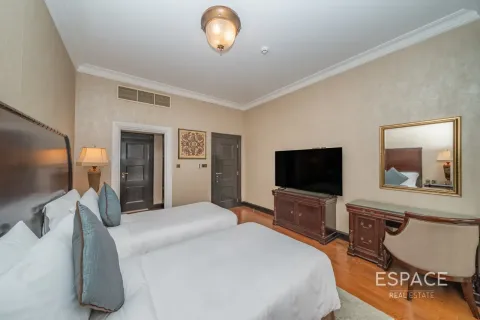 Villa in Palm Jumeirah, Dubai 4 bedrooms, 369 sq.m. № 122843 - photo 13