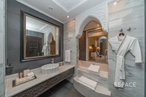 Villa in Palm Jumeirah, Dubai 4 bedrooms, 369 sq.m. № 122843 - photo 9