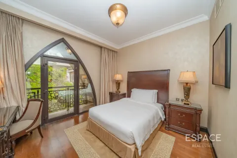 Villa in Palm Jumeirah, Dubai 4 bedrooms, 369 sq.m. № 122843 - photo 12