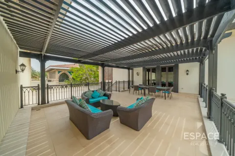 Villa in Palm Jumeirah, Dubai 4 bedrooms, 369 sq.m. № 122843 - photo 17