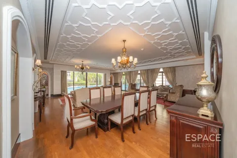 Villa in Palm Jumeirah, Dubai 4 bedrooms, 369 sq.m. № 122843 - photo 2