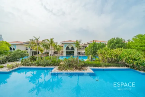 Villa in Palm Jumeirah, Dubai 4 bedrooms, 369 sq.m. № 122843 - photo 14