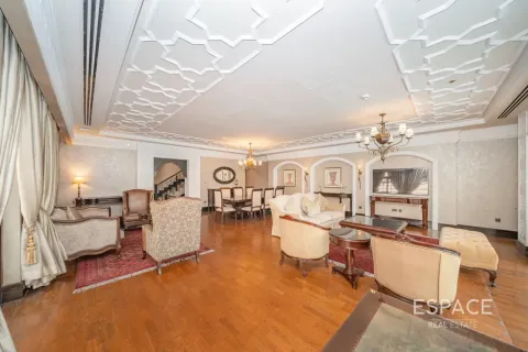 Villa in Palm Jumeirah, Dubai 4 bedrooms, 369 sq.m. № 122843 - photo 3