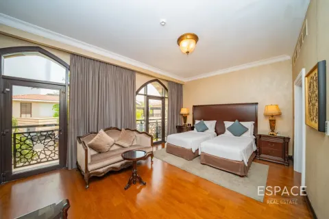 Villa en Palm Jumeirah, Dubai, 5 dormitorios, 413 m², № 122842 - foto 9