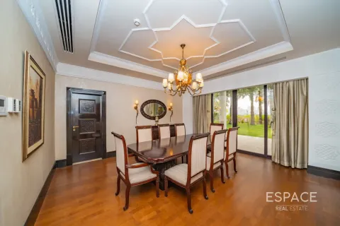 Villa en Palm Jumeirah, Dubai, 5 dormitorios, 413 m², № 122842 - foto 2
