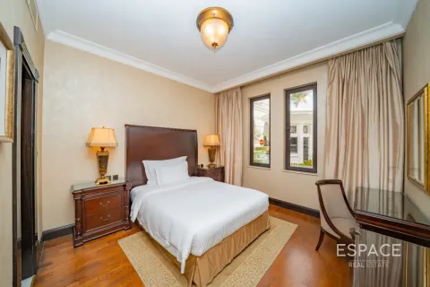 Villa en Palm Jumeirah, Dubai, 5 dormitorios, 413 m², № 122842 - foto 7