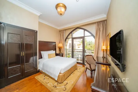 Villa en Palm Jumeirah, Dubai, 5 dormitorios, 413 m², № 122842 - foto 8