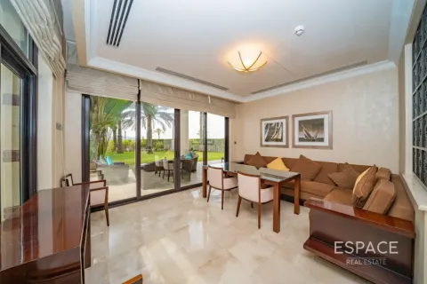 Villa en Palm Jumeirah, Dubai, 5 dormitorios, 413 m², № 122842 - foto 6