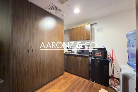 Снять в аренду офис в Джумейра Лейк Тауэрс, Дубай: 126м², № 78261 - фото 9