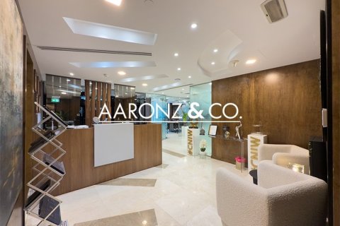 Oficina en Jumeirah Lake Towers, Dubai, 230 m², № 78259 - foto 6