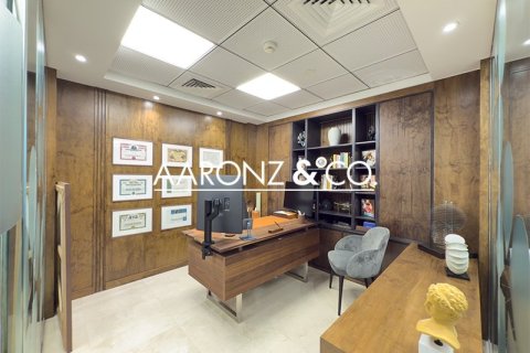 Oficina en Jumeirah Lake Towers, Dubai, 230 m², № 78259 - foto 4