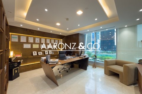 Oficina en Jumeirah Lake Towers, Dubai, 230 m², № 78259 - foto 7