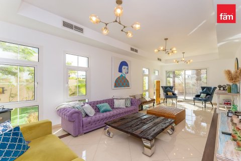 Villa en Dubai, 5 dormitorios, 658.6 m², № 10641 - foto 3