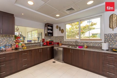 Villa en Dubai, 5 dormitorios, 658.6 m², № 10641 - foto 11